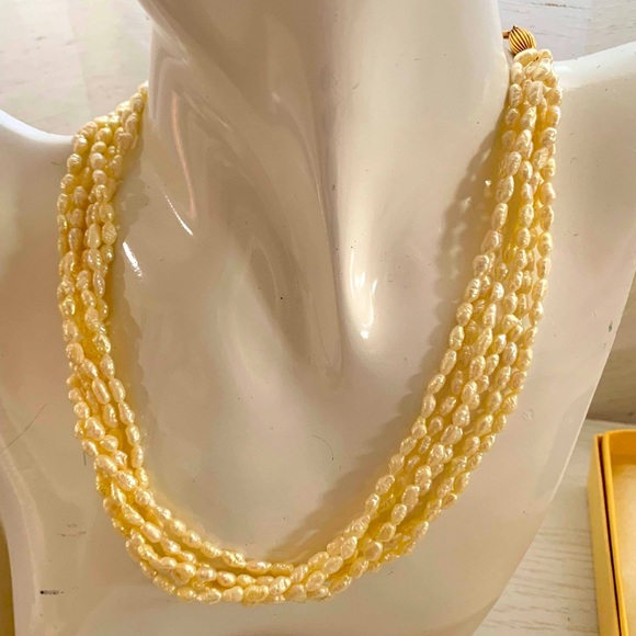 FRESHWATER MULTIPLE STRING PEARL NECKLACE WITH 18KT GOLD CLASP - Picture 4 of 5
